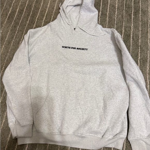 Gray white fox hoodie size l/xl 
Great condition - Picture 4 of 4